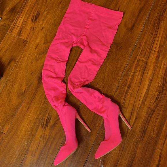 NEON PINK | HEELED BOOTS - Picture 4 of 6